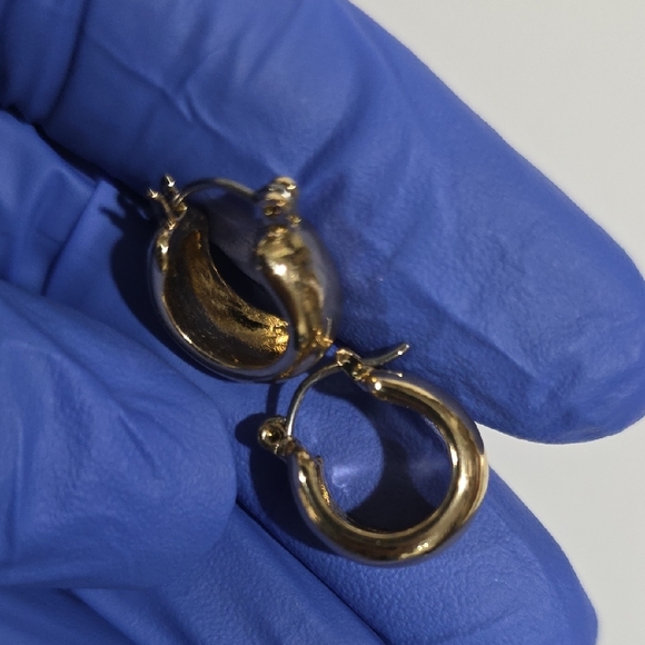 Elegant Polished Gold Minimalist Hoop Earrings – Classic Chic Women’s Jewelry - Picture 9 of 9